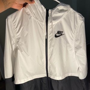 Nike women’s windbreaker